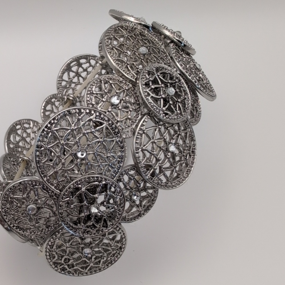 Vintage-Inspired Silver Tone Filigree Stretch Bracelet 7" - Picture 3 of 6